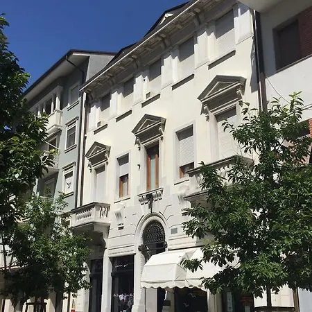 Eleonora Apartment *